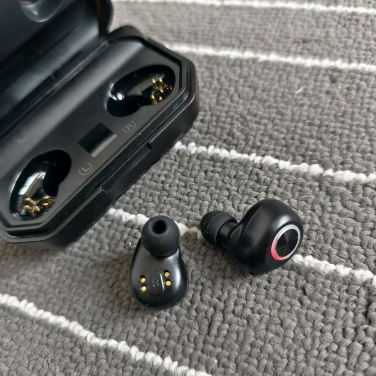 QCC3020 TWS Wireless Earbuds with Emergency Power Bank Charging Case