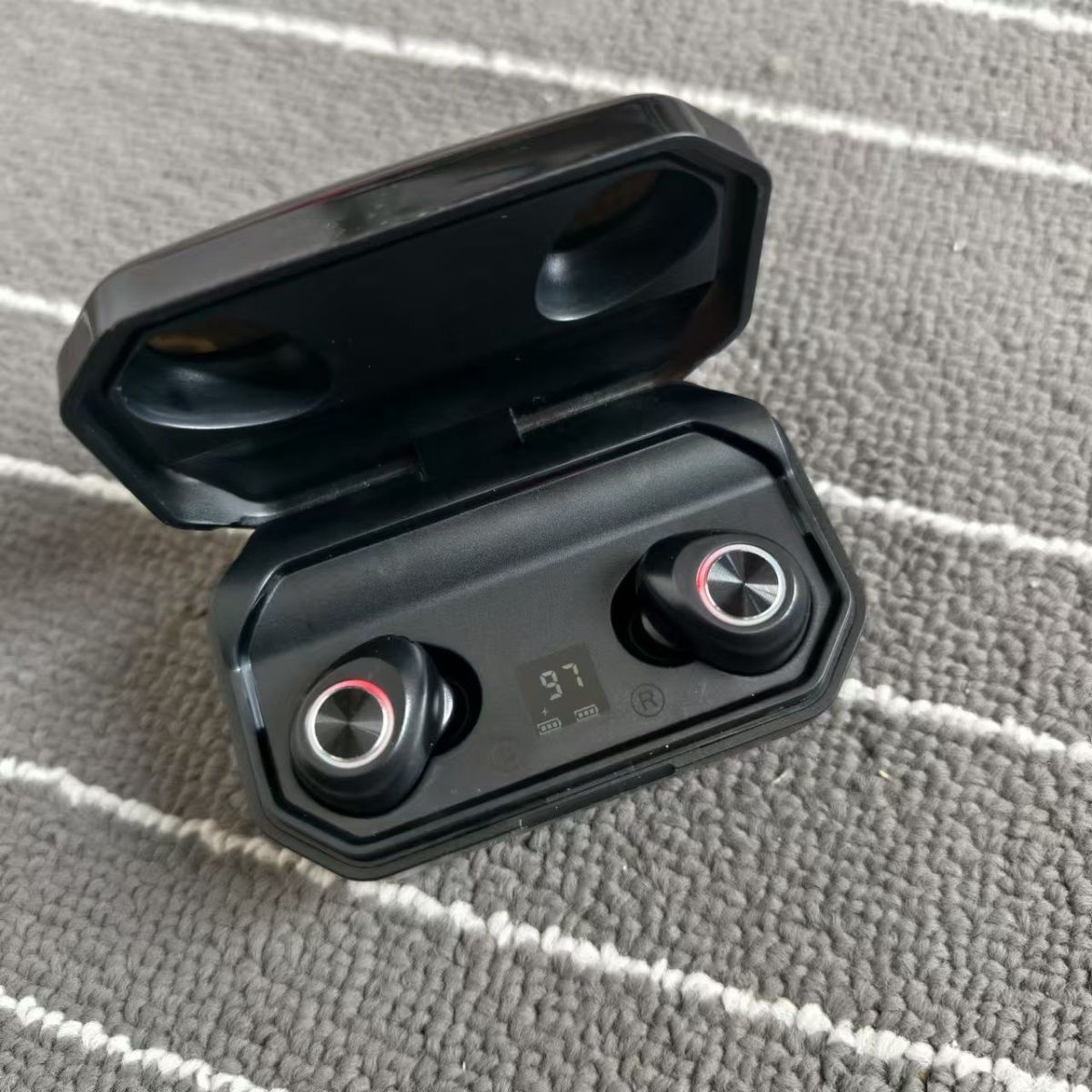 QCC3020 TWS Wireless Earbuds with Emergency Power Bank Charging Case