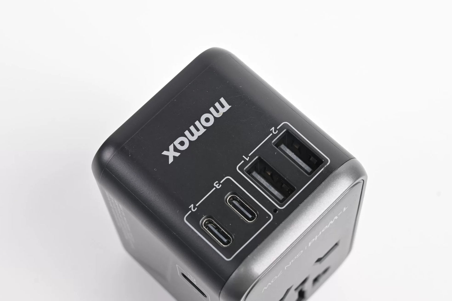 Momax Global Travel Power Socket Universal