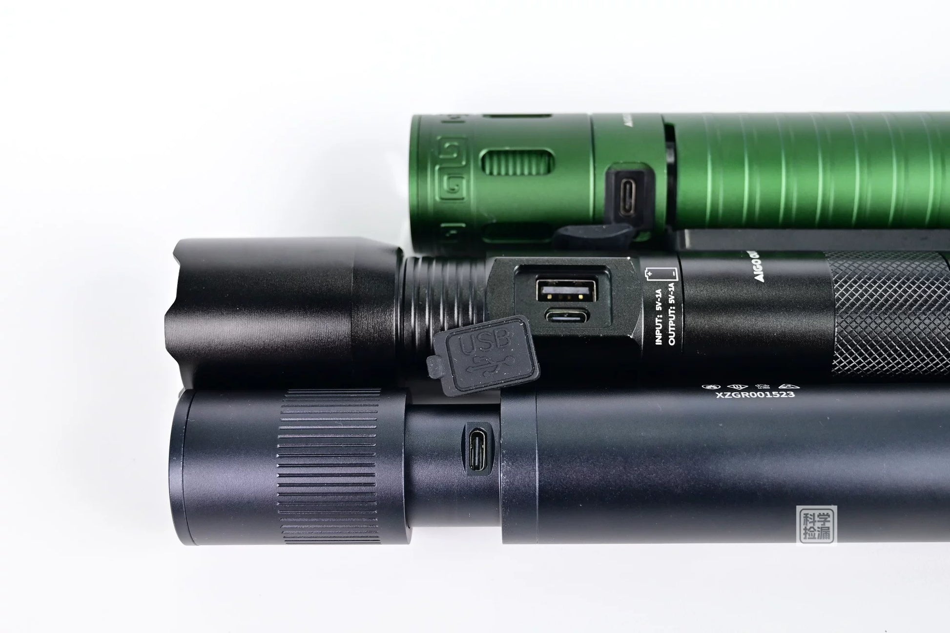 AIGO Multifunction Flashlight Emergency Light Seat