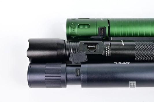 AIGO Multifunction Flashlight Emergency Light Seat