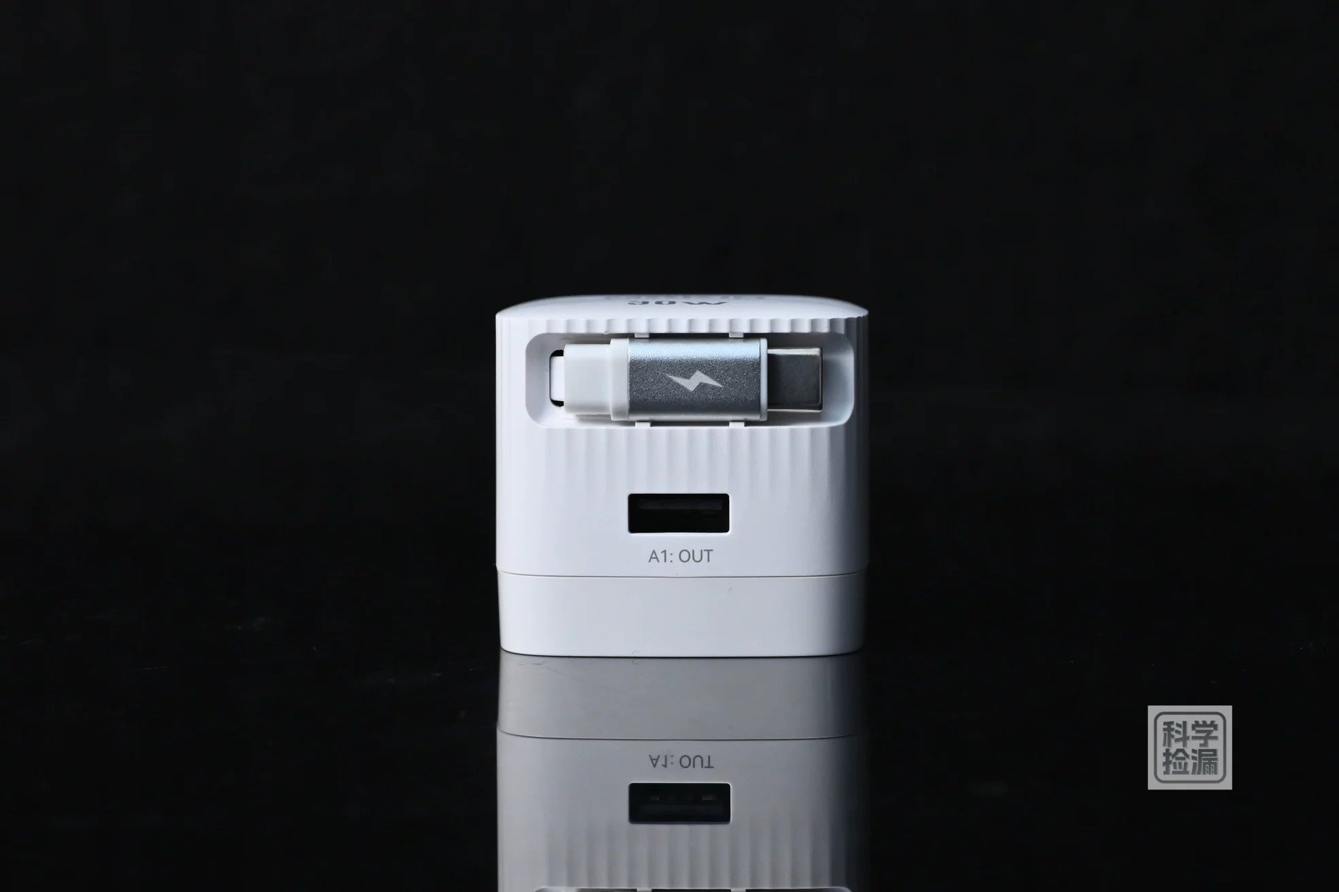 MOKIN 30W GaN Retractable Cable Charger 1A1C Fast 