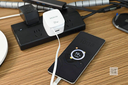 MOKIN 30W GaN Retractable Cable Charger 1A1C Fast 
