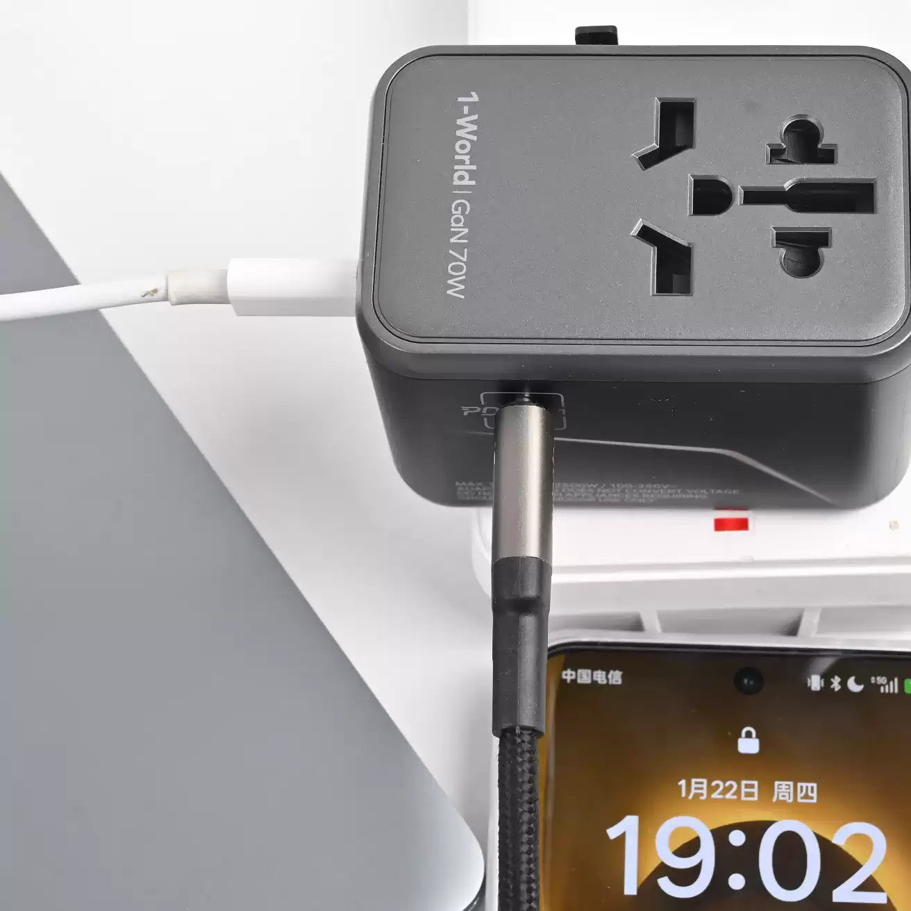 Momax Global Travel Power Socket Universal