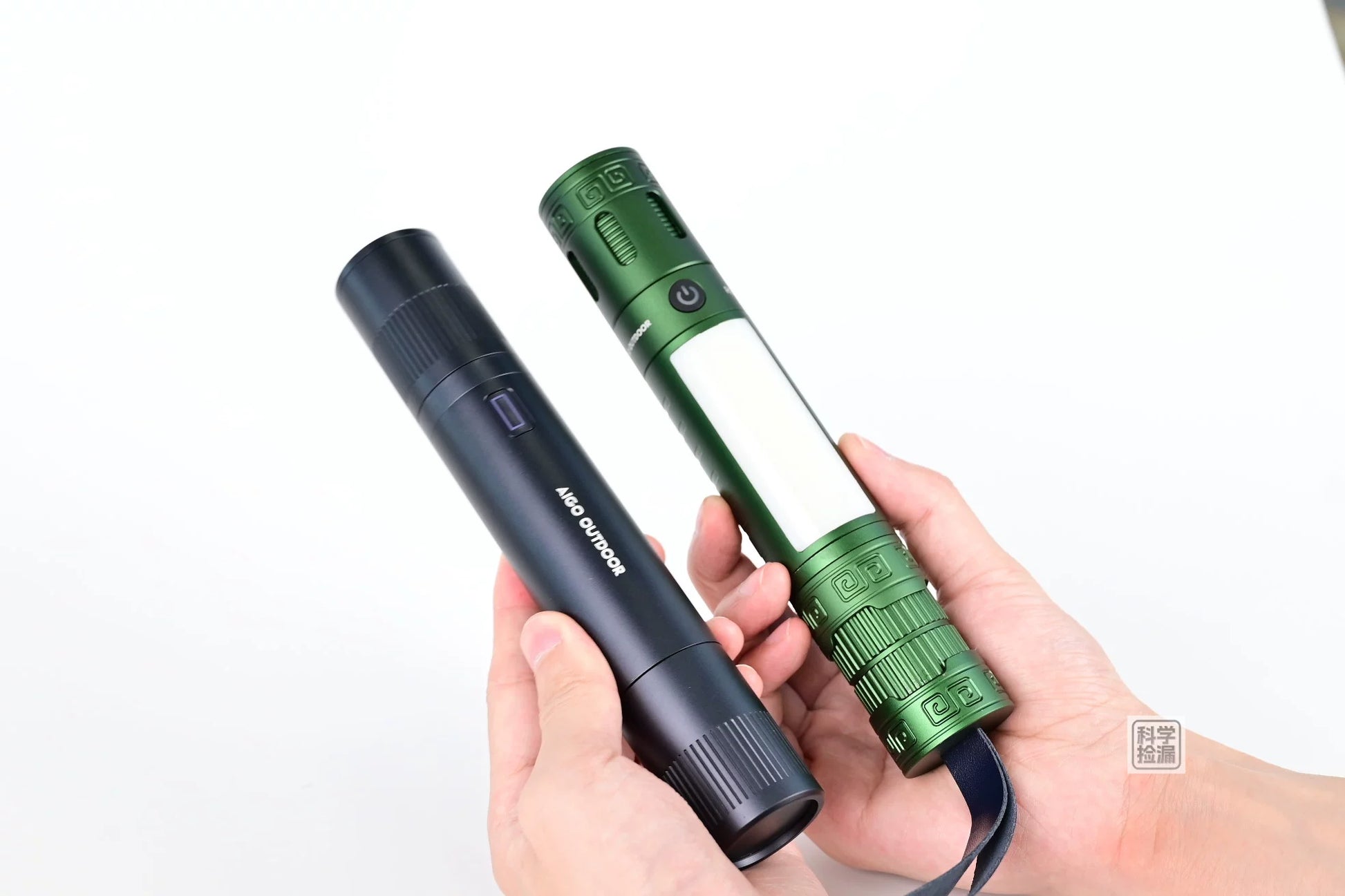 AIGO Multifunction Flashlight Emergency Light Seat