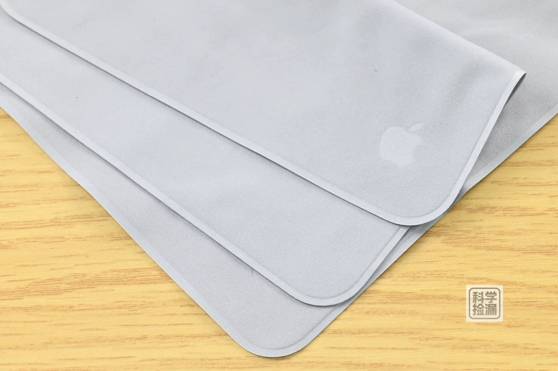 Apple Polishing Cloth for MacBook iPhone Screen Cl