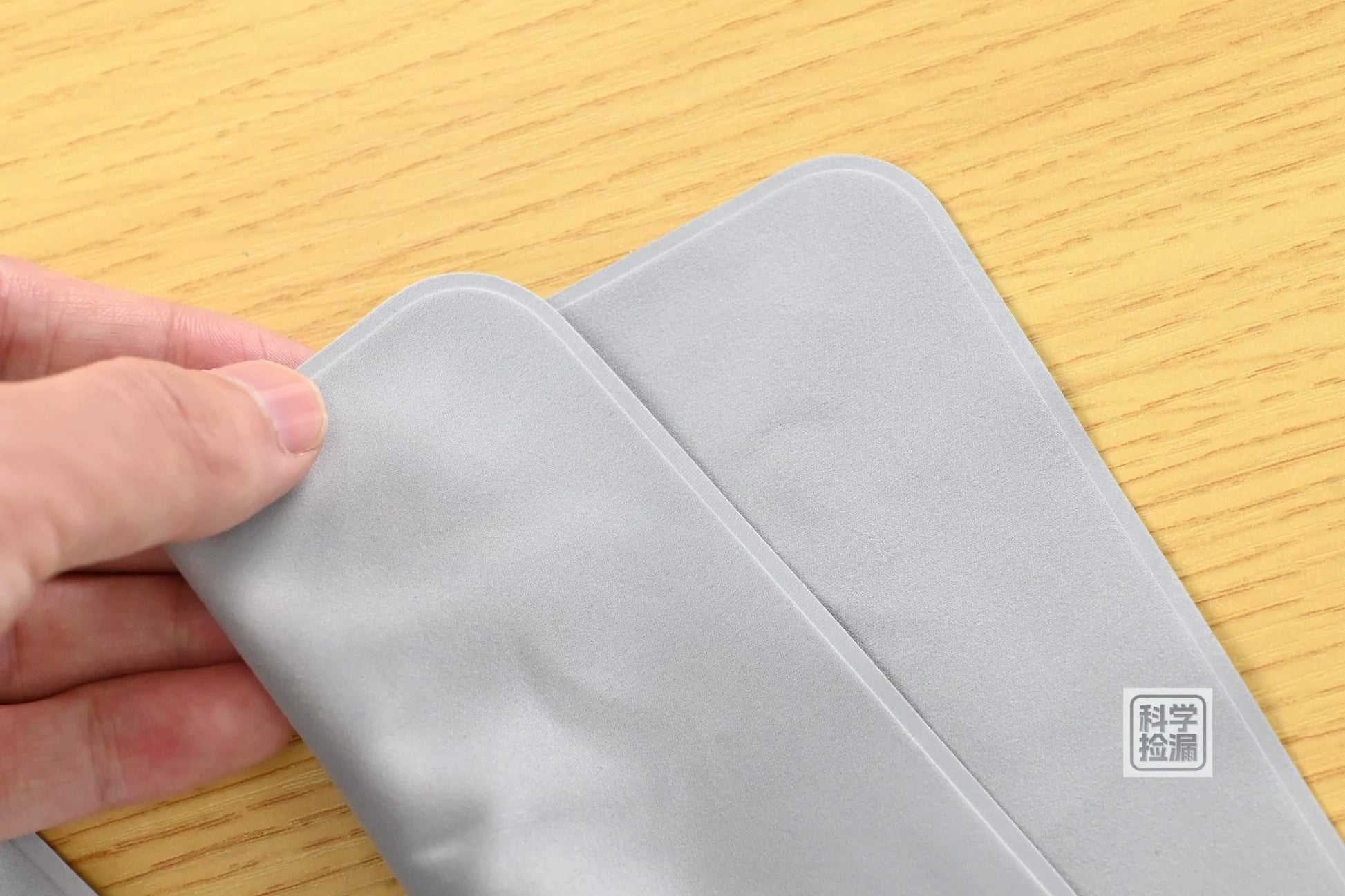 Apple Polishing Cloth for MacBook iPhone Screen Cl
