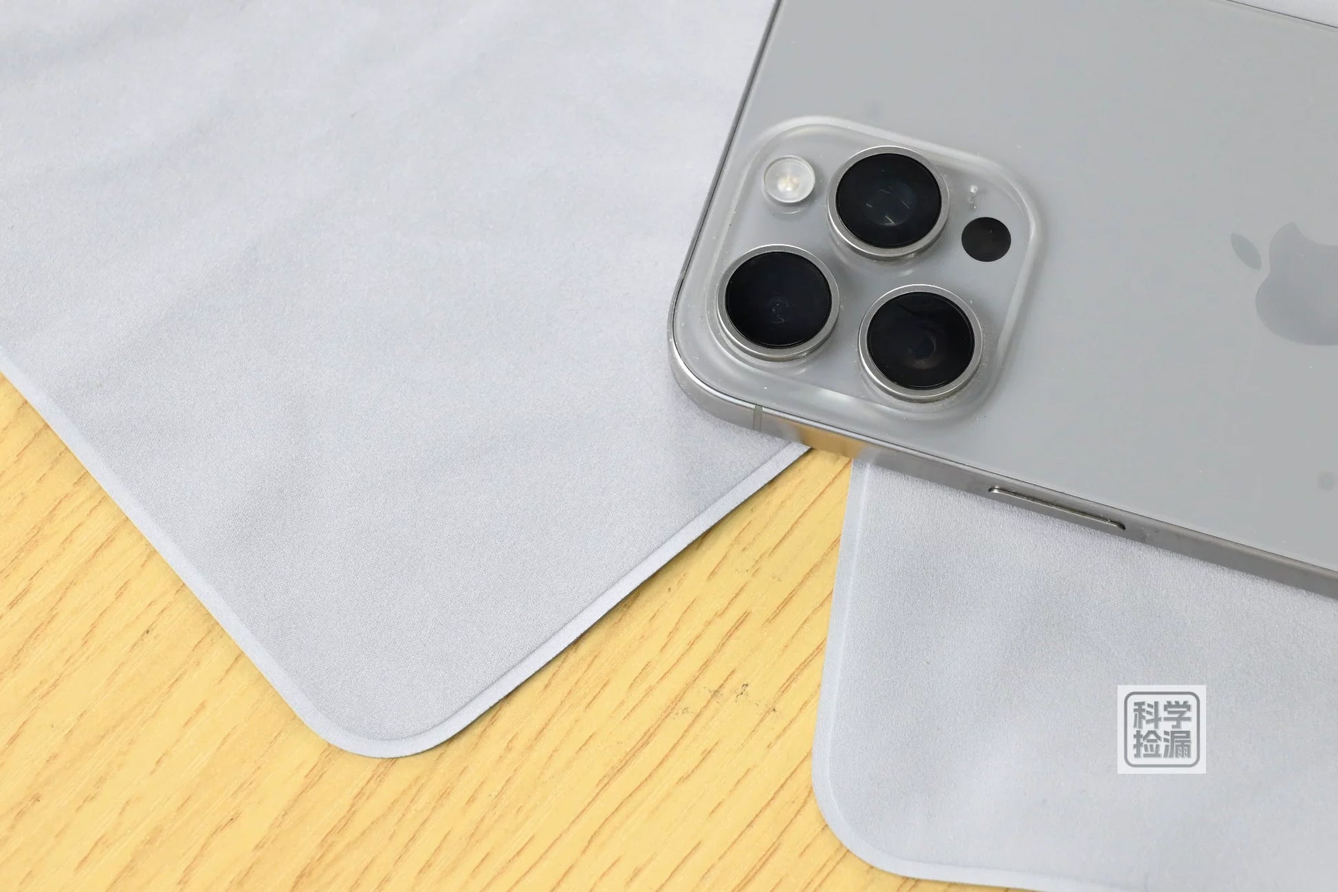 Apple Polishing Cloth for MacBook iPhone Screen Cl