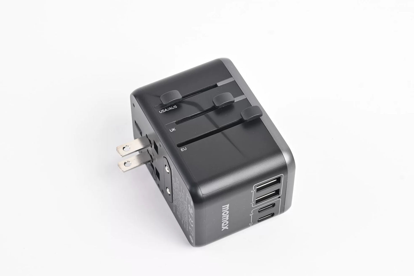 Momax Global Travel Power Socket Universal