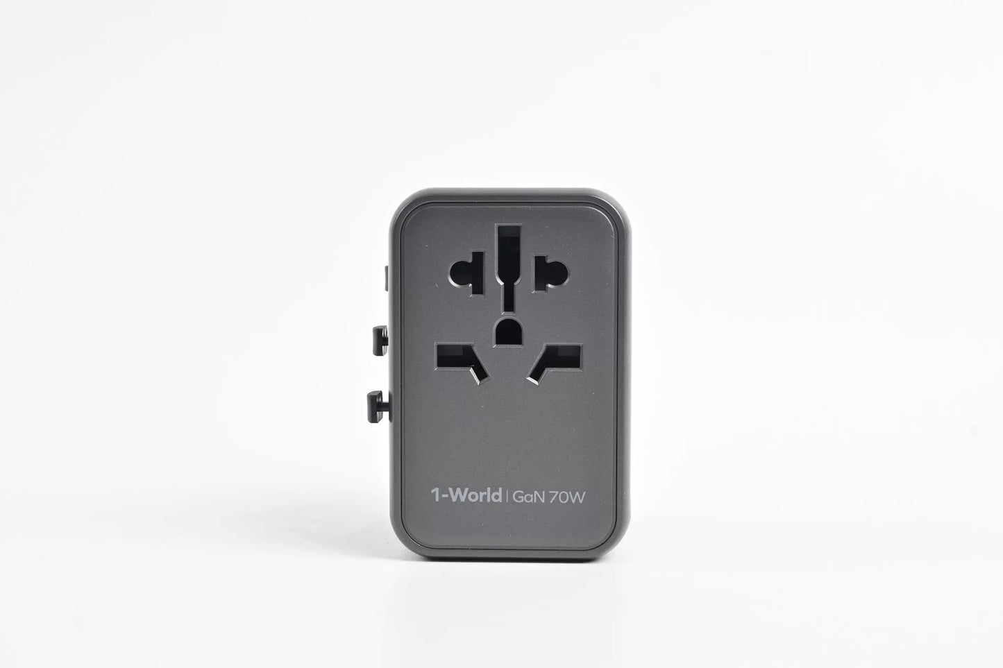 Momax Global Travel Power Socket Universal