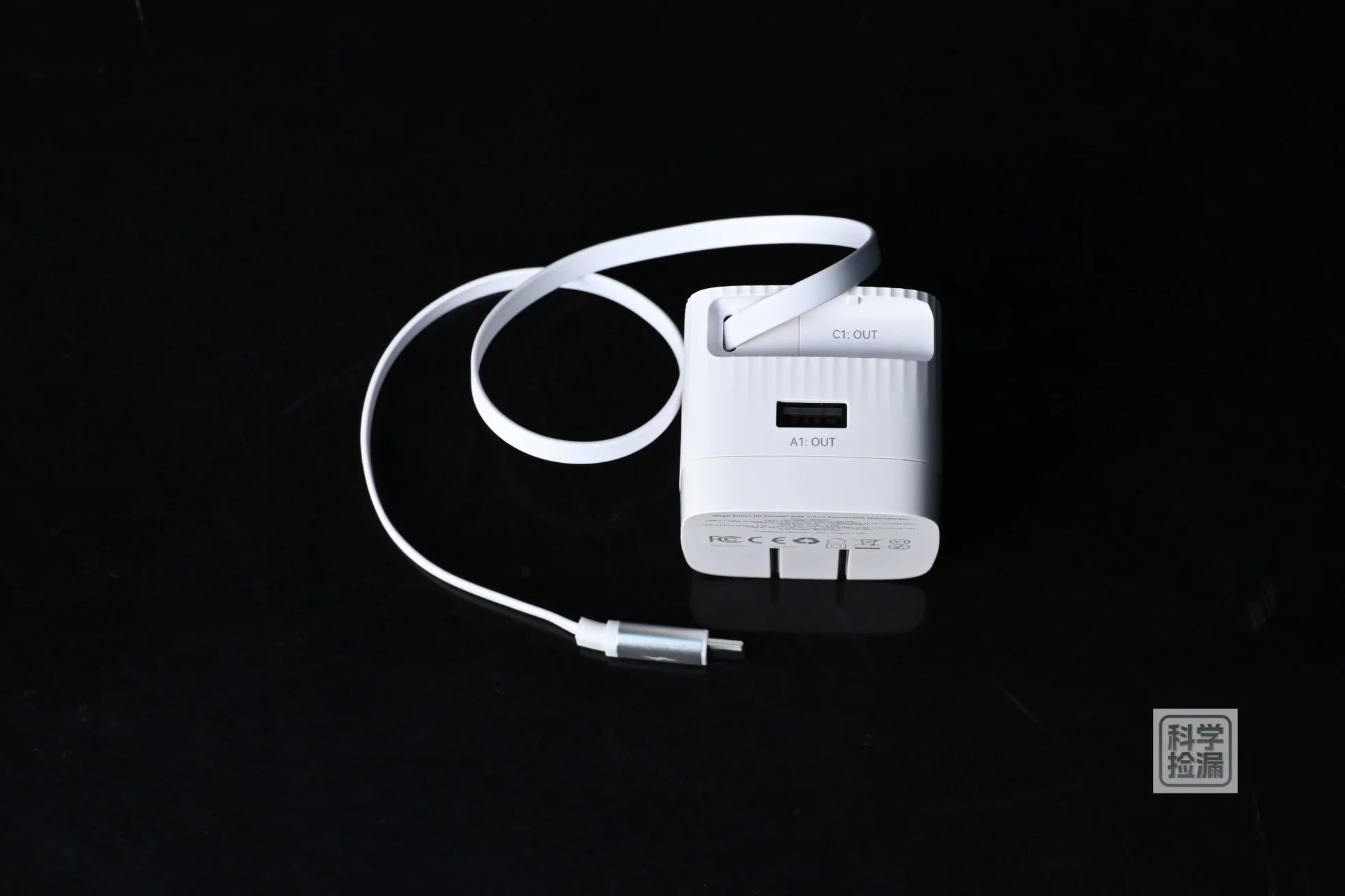 MOKIN 30W GaN Retractable Cable Charger 1A1C Fast 