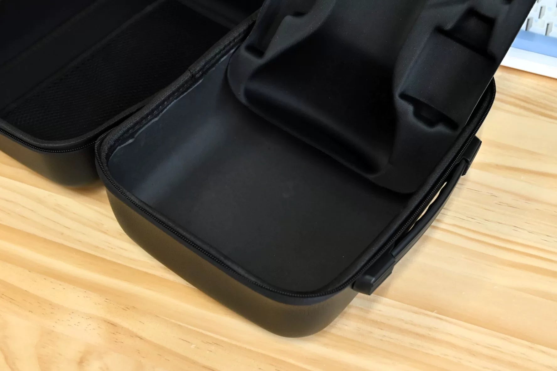 Digital accessories storage bag