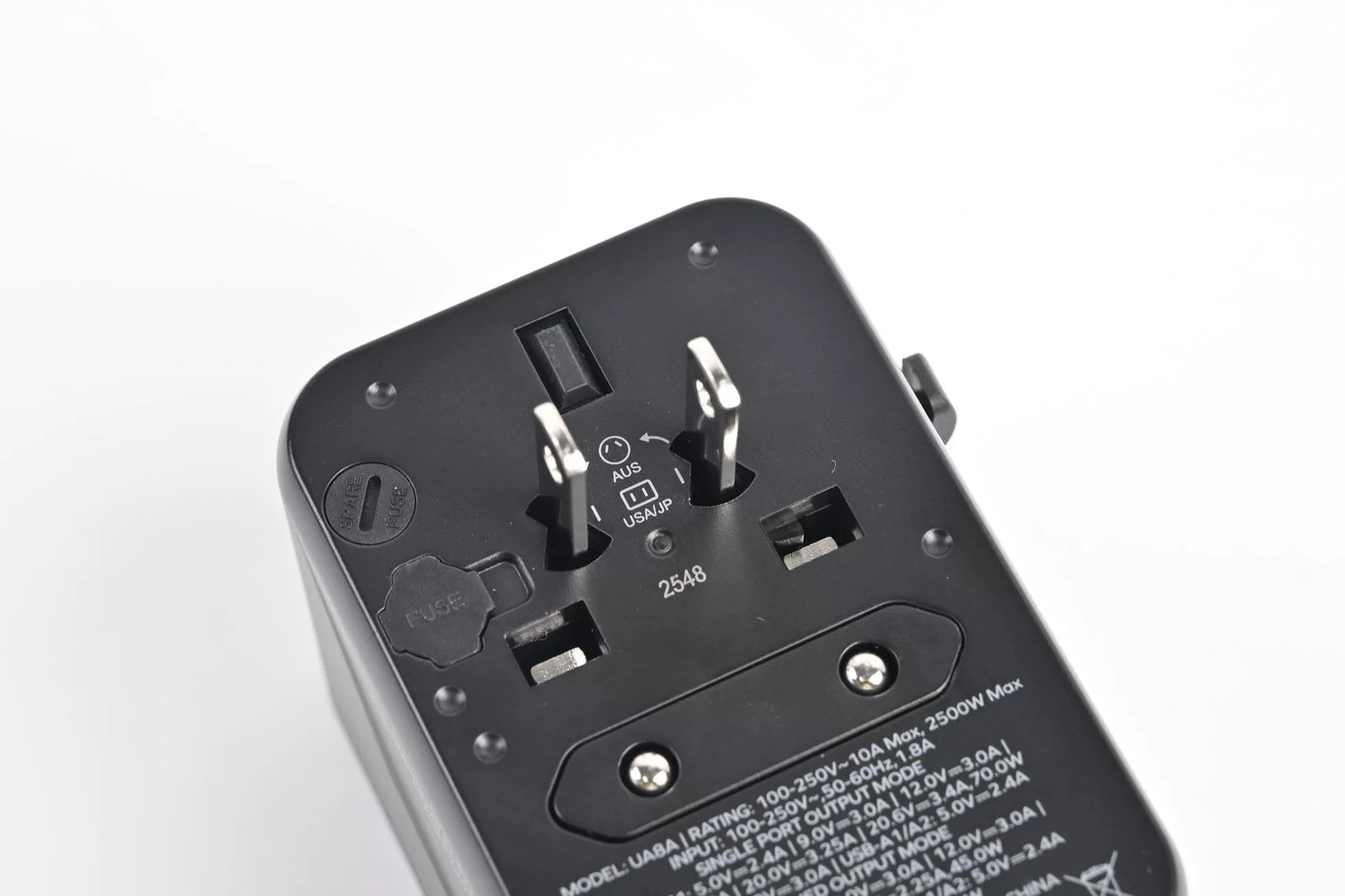 Momax Global Travel Power Socket Universal