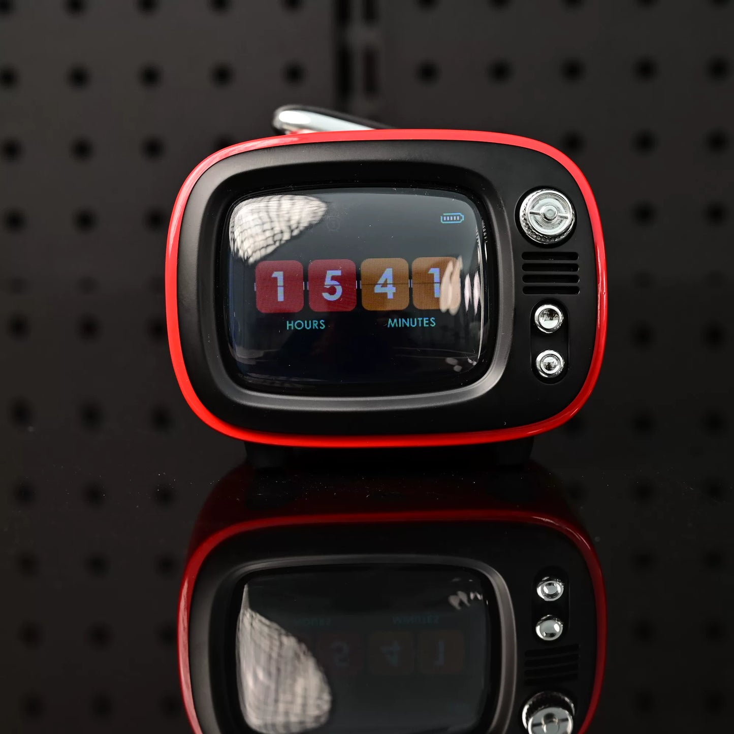 Retro Bluetooth Alarm Clock Speaker - Red