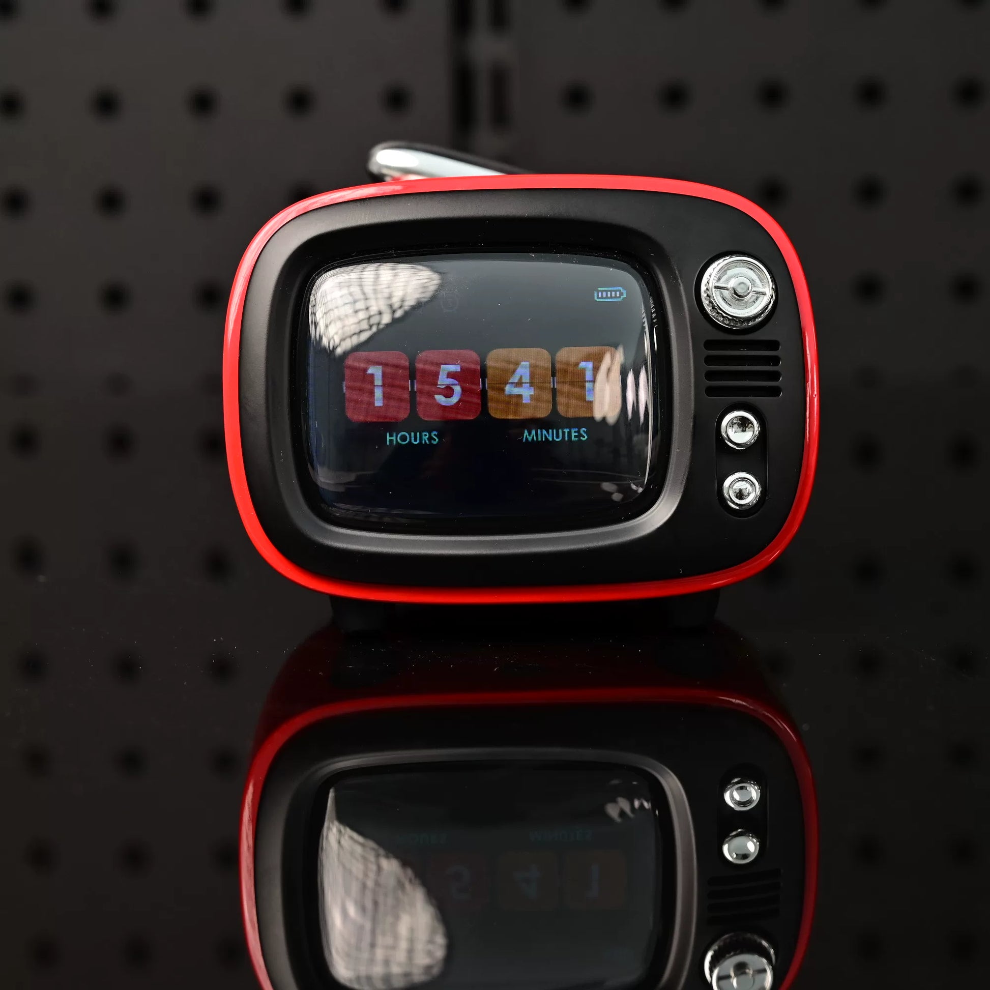 Retro Bluetooth Alarm Clock Speaker - Red